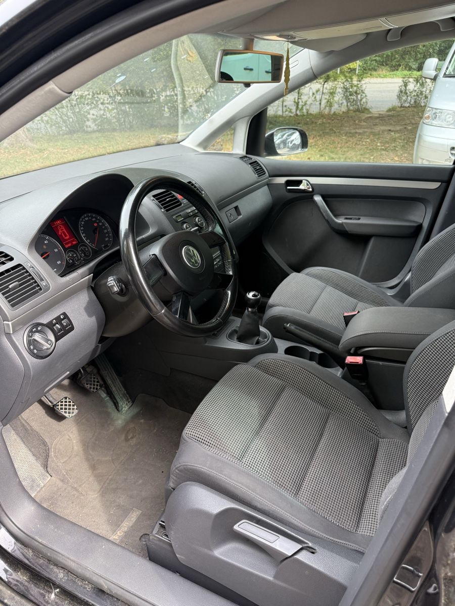 VW Automobili: VW Touran 2.0 TDI – Usato da Bern venduto da Hallo4321 5
