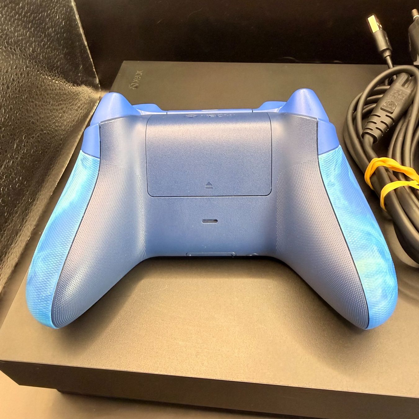 Microsoft Console: Microsoft Xbox One X 1TB Konsole Schwarz – Usato da Düdingen venduto da Nerdworld 8