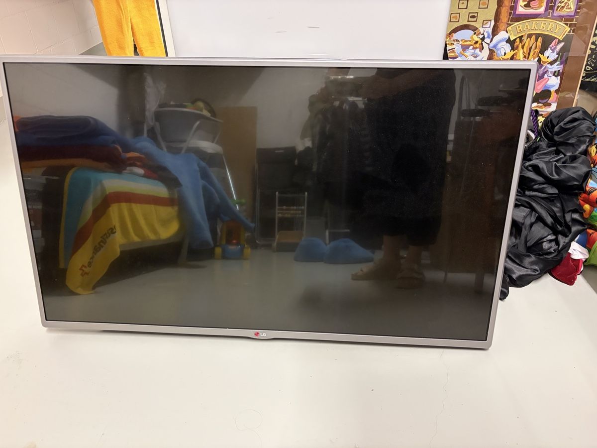 Televisori: LG TV 42 Zoll – Difettoso da Frauenkappelen venduto da SSCN01