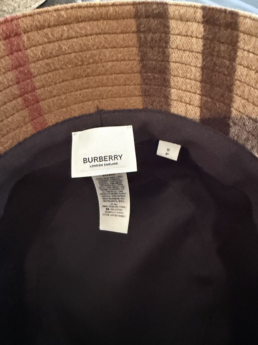 Burberry Chapeaux, bonnets & casquettes: Burberry wool bucket hat – D'occasion à Locarno par lucianboboc 1