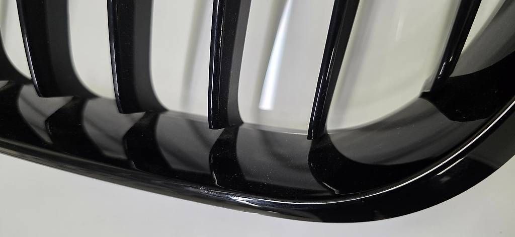 Tutti pezzi di ricambio auto: BMW Frontziergitter schwarz – Usato da Gossau ZH venduto da BMW-PerformanceG80 2