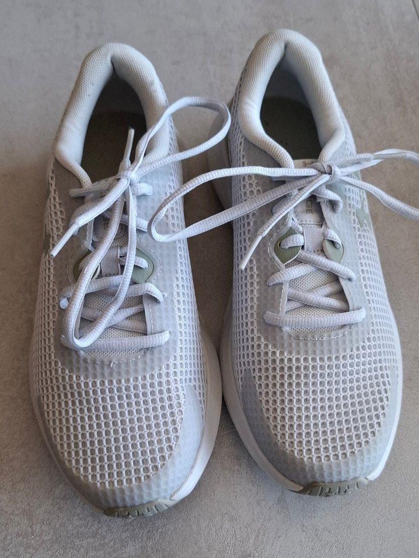 Under Armour Scarpe da donna: Damen Turnschuhe Under Armour grau Grösse 40 – Nuovo (secondo la descrizione) da Biel/Bienne venduto da Kokos4