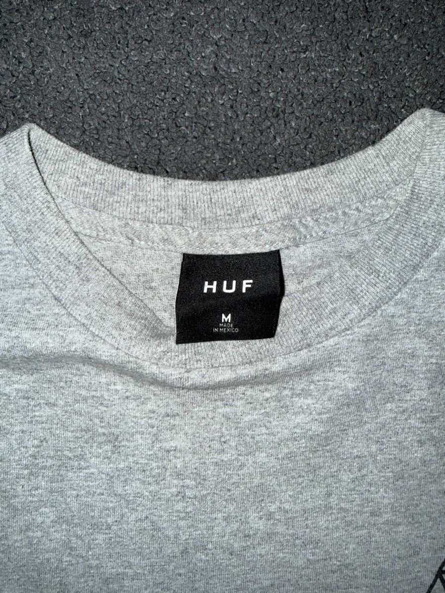 T-shirt: HUF T-Shirt (grau) – Usato da Planken venduto da edw_2zds 2