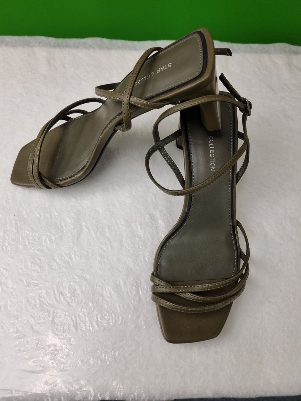 Scarpe da donna: RIEMCHEN SOMMER SANDALE OLIVE GR. 36 – Nuovo e nell'imballaggio originale da Zofingen venduto da Felpa