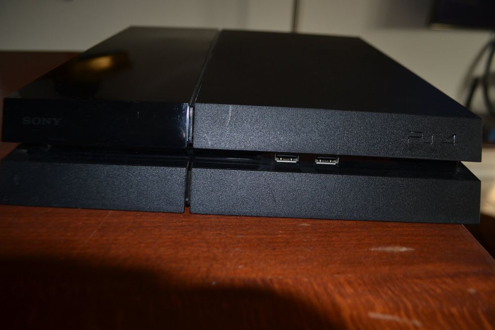 Playstation 4 (defekt) mit Kontroller Kaufen auf Ricardo