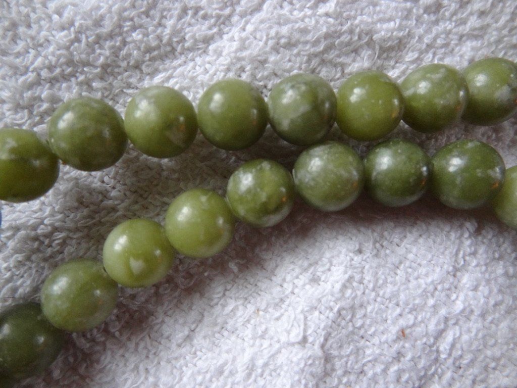 Pietre preziose: schöne "Taiwan Jade" Perlen 8mm - 1 Strang – Nuovo e nell'imballaggio originale da Ittenthal venduto da Hwaggis 1