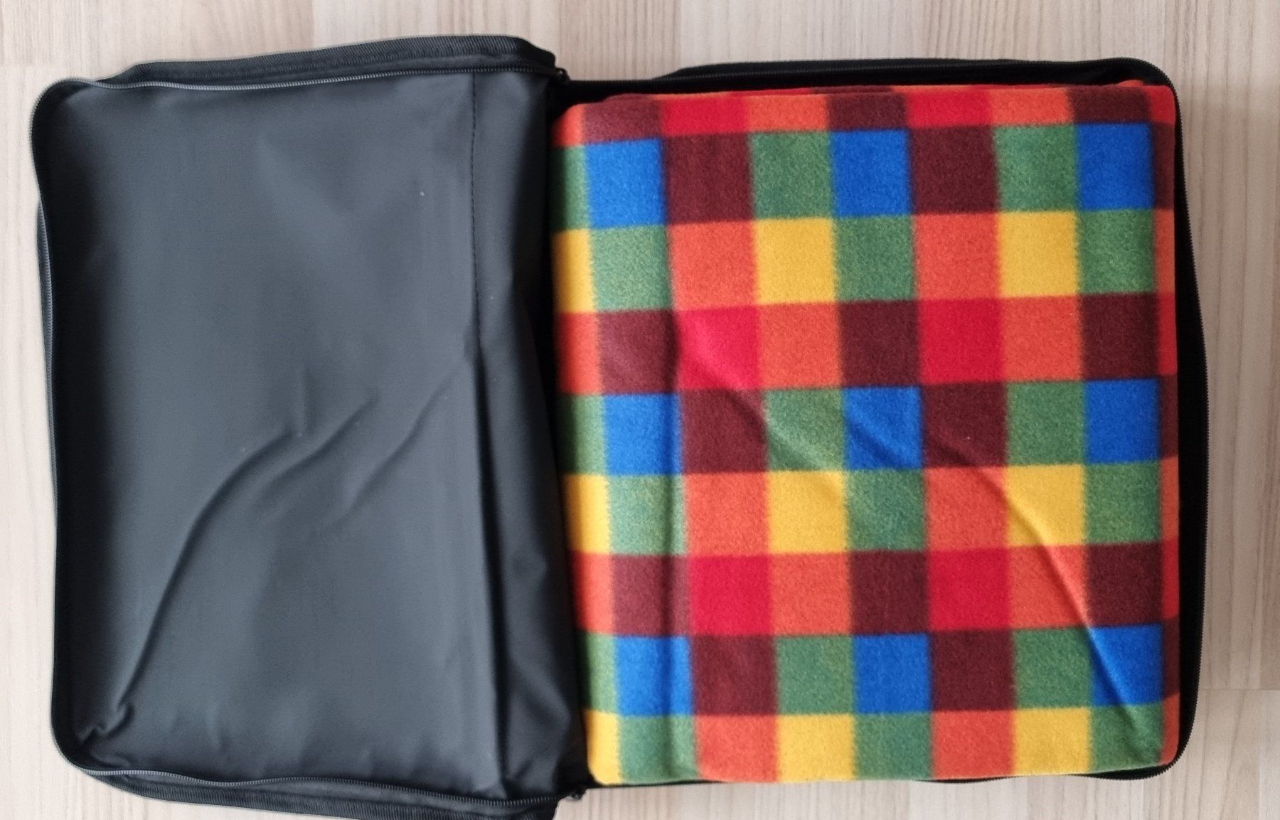 Coperte: Picknickdecke mit Tragtasche. NEU UND UNGEBRAUCHT – Nuovo e nell'imballaggio originale da Oetwil am See venduto da fineli2 1
