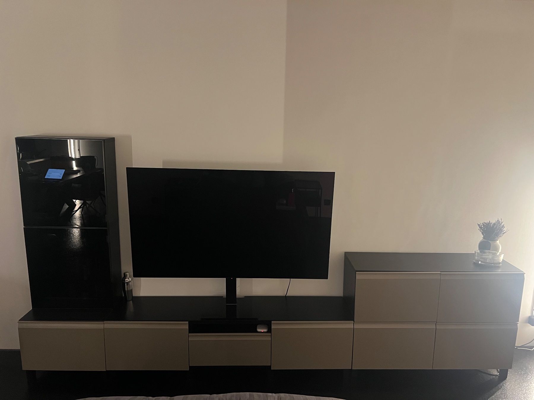 Ikea Mobili TV: Ikea Fernsehmöbel – Usato da Zürich venduto da Zoe.E