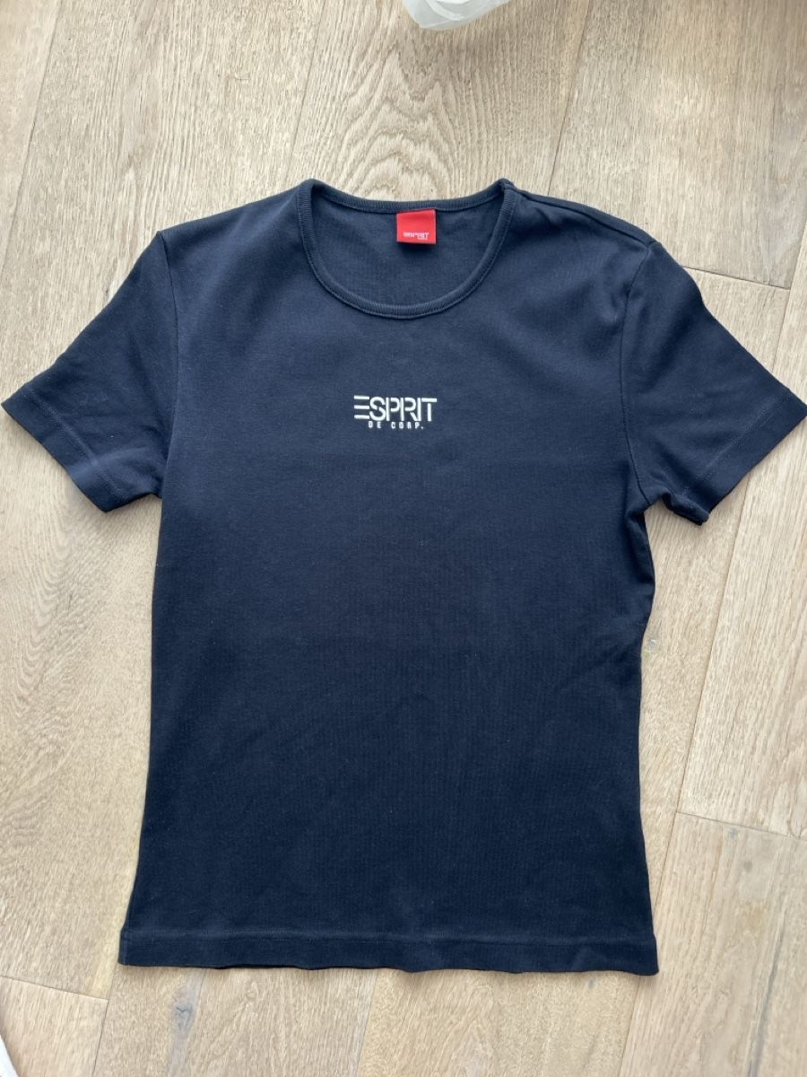 Esprit T-shirt: T-shirt Esprit S – Usato da Yens venduto da Chriis