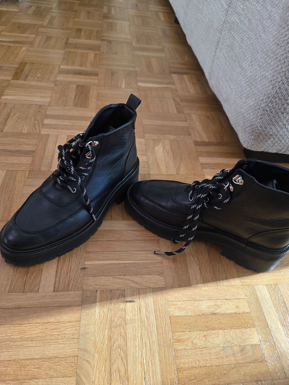 Kooples Scarpe da donna: Bottines en cuir noir Kooples 39 – Usato da Renens VD venduto da Iepurica19avril 2