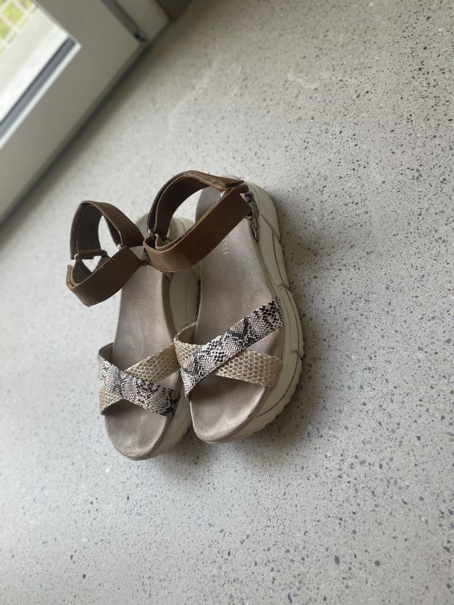 Bugatti Damenschuhe: Bugatti Sandalen Gr. 41  – Gebraucht aus Zürich von Mary233