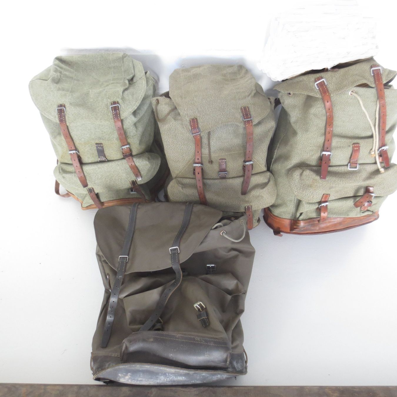 Zaini: Armee Schweiz Rucksack 4 Stk. – Usato da Utzenstorf venduto da 3427