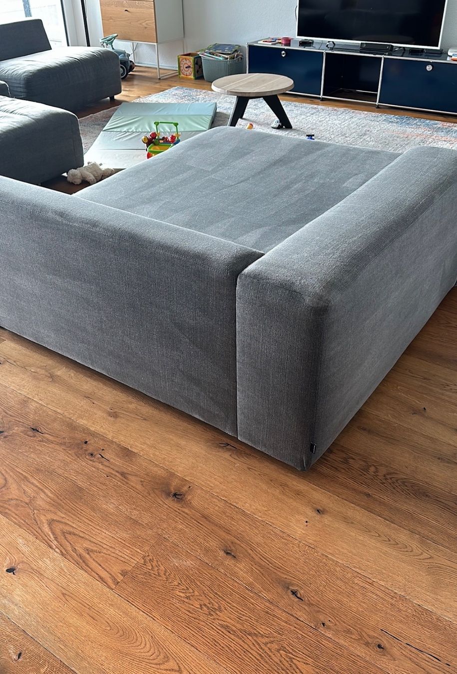 Hocker: Sitzhocker / Pouffe aus Leder grau – Gebraucht aus Horgen von NaiomiSD 2