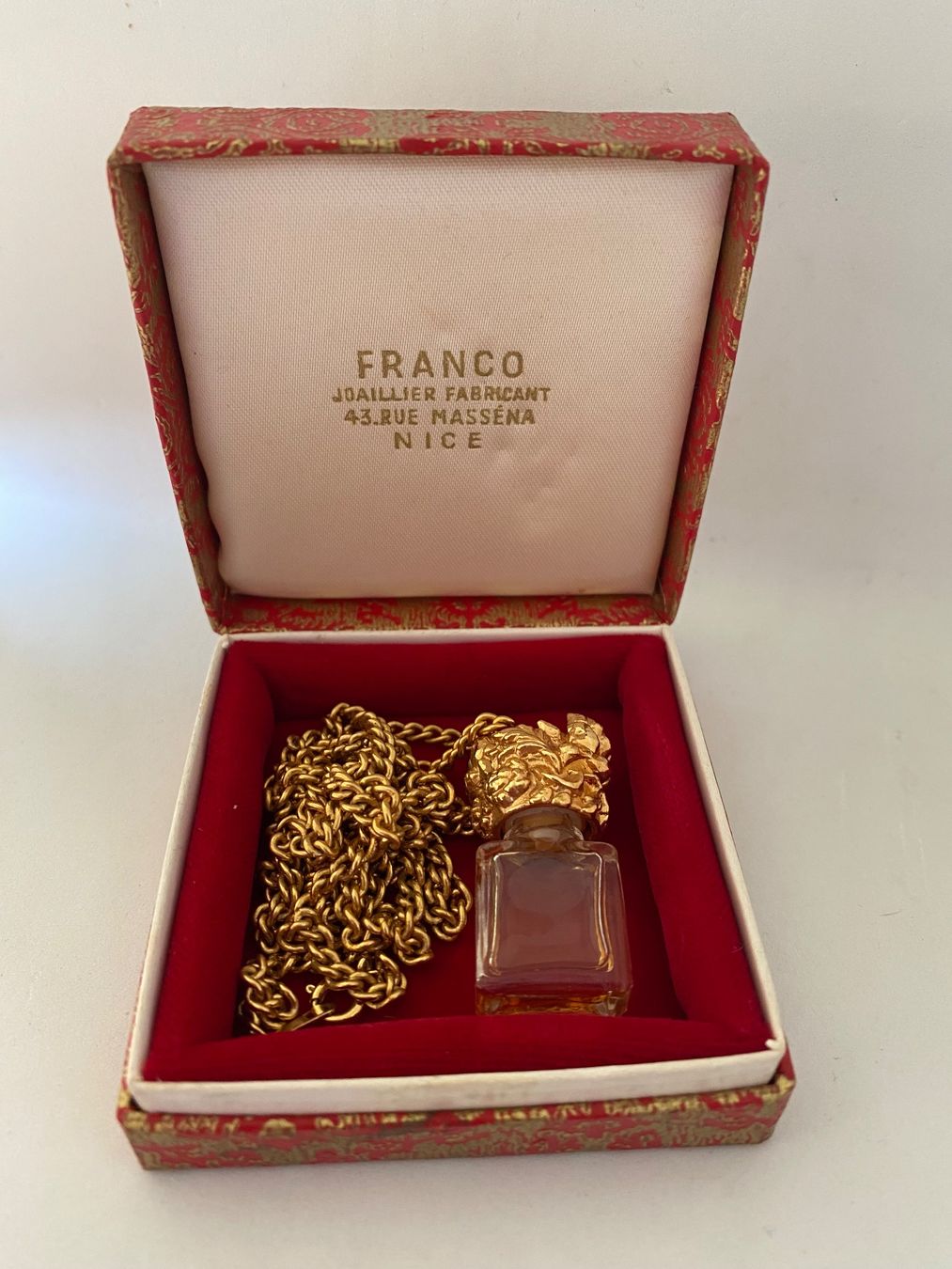 Catenine: Collier doré ancien avec parfum – Usato da Bouveret venduto da wes_7zll 1