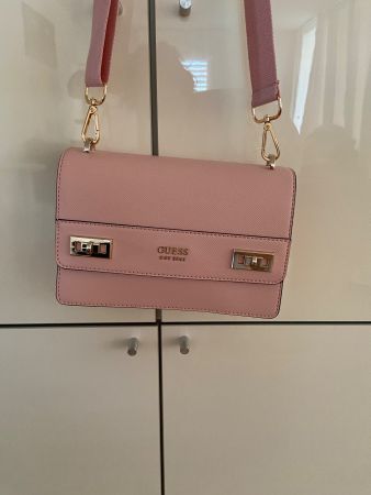 Neu: GUESS Umhängetasche