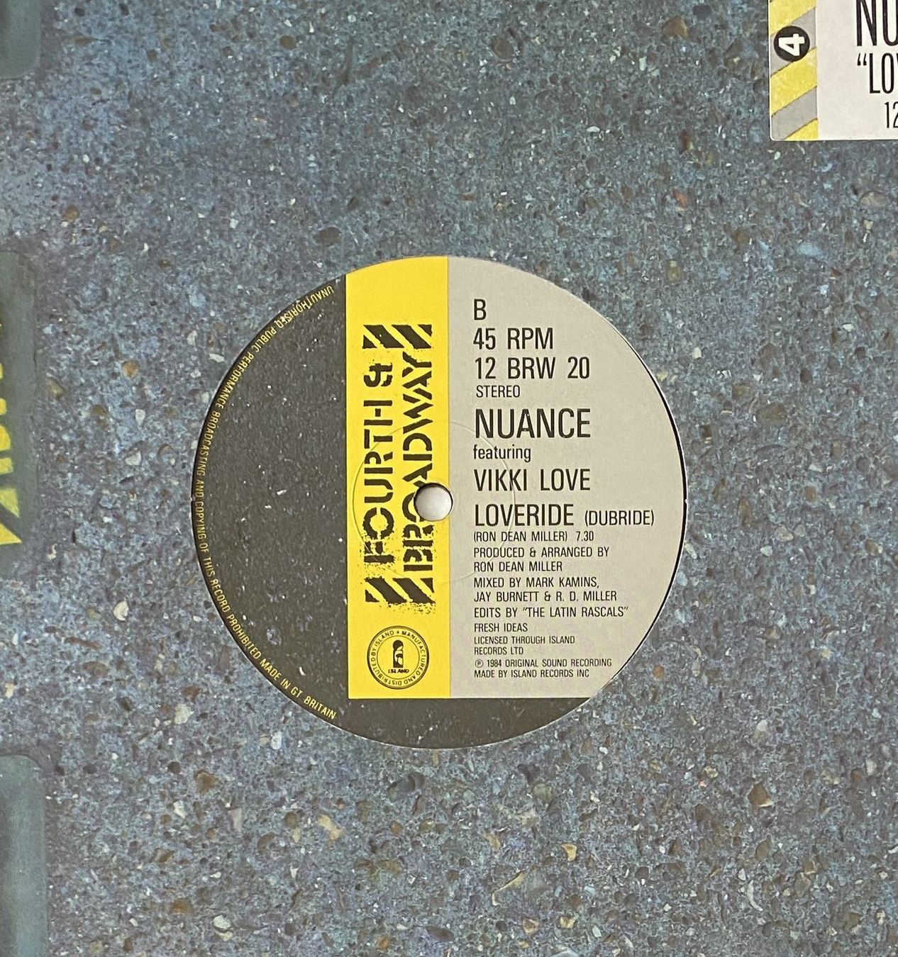 Dischi in vinile: Nuance Featuring Vikki Love, Loveride (Electro, Dance-Pop) – Usato da Flums venduto da Empe1 3
