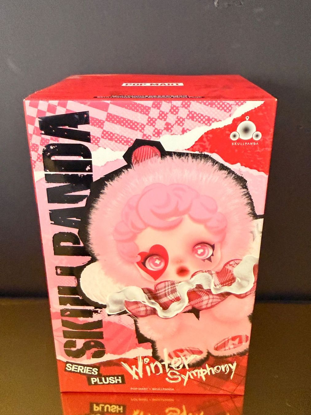 Pop Mart Figuren: Pendentif peluche Skullpanda Winter Symphony – Neu und originalverpackt aus Conthey von LSDLBoutique 4