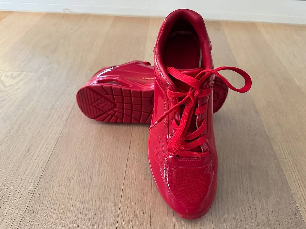 Skechers Herrenschuhe: Skechers rot, Gr 40, fast neu – Neu (gemäss Beschreibung) aus Meilen von JuliaFantasma