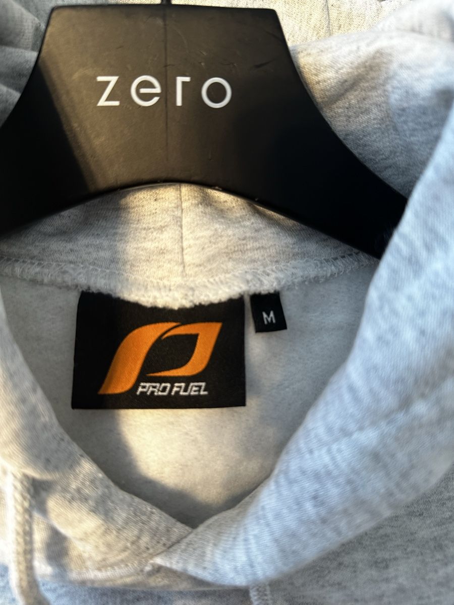Maglioni & Felpe: Grauer PRO FUEL Kapuzenpullover Grösse M,neu! – Nuovo (secondo la descrizione) da Eglisau venduto da Brewster1 3
