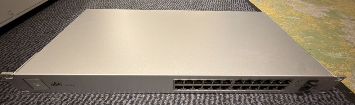 Ubiquiti Hub & Switch: Ubiquiti US-24 – Usato da Heerbrugg venduto da predch