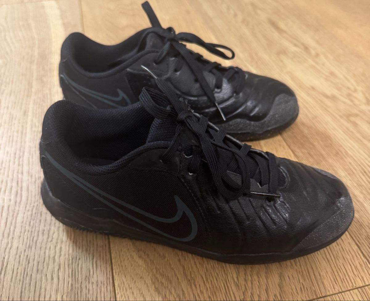 Nike Scarpe per ragazzi: Fussballschuhe Gr.36,5 – Usato da Stansstad venduto da dug_8drx 1