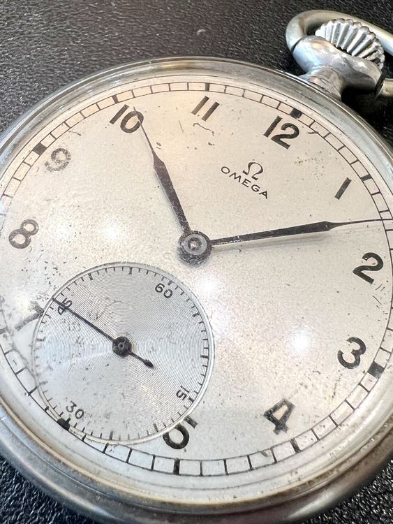 Montre Gousset OMEGA Ancienne - Mécanique Manuelle, Boîtier Acier, Style Classique Vintage
