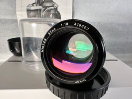 NIKON NIKKOR 85mm f/ 1.8,  mint
