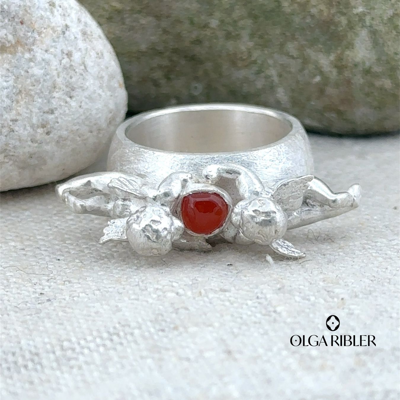 Olga Ribler Anelli: Silber Ring 925 mit Engeln und Carneole Grösse 55 – Nuovo (secondo la descrizione) da Luzern venduto da Schmuckoutlet 2