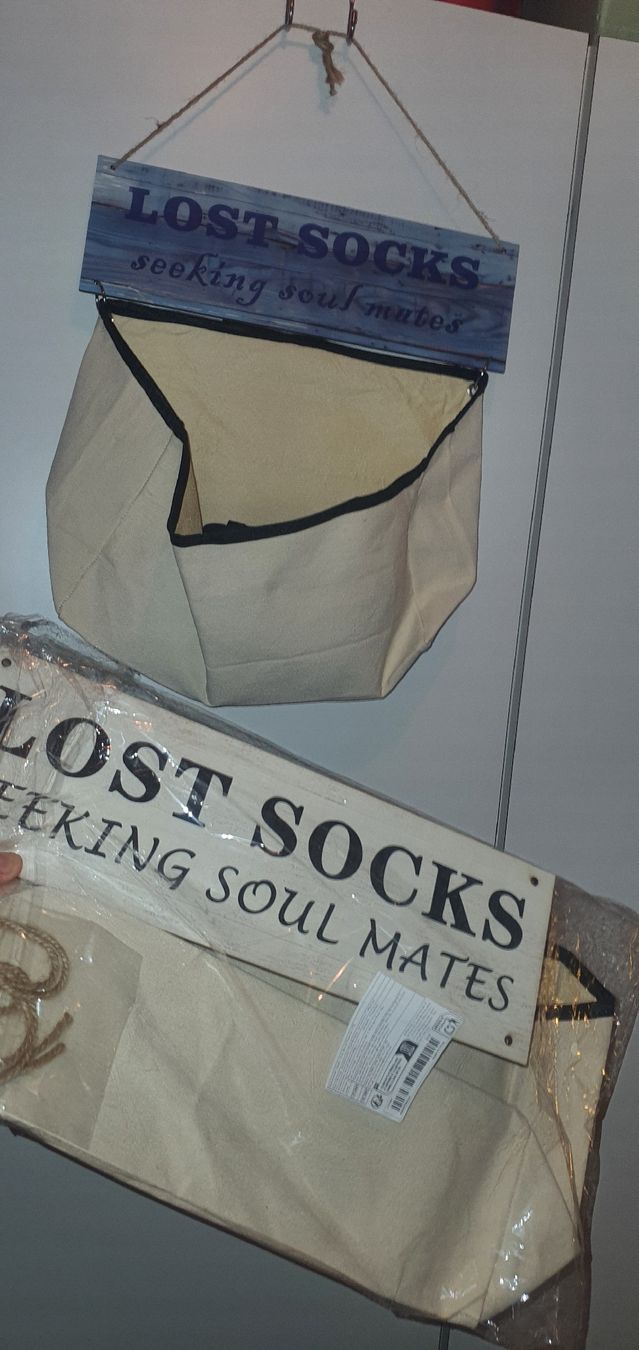 Taschen: Socken Sammelstelle, Lost Socks hack, Boîte à chaussettes – Neu und originalverpackt aus Zollikerberg von Nice_Name 1