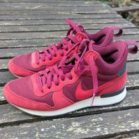 NIKE Sneaker Internationalist MID rot, 38