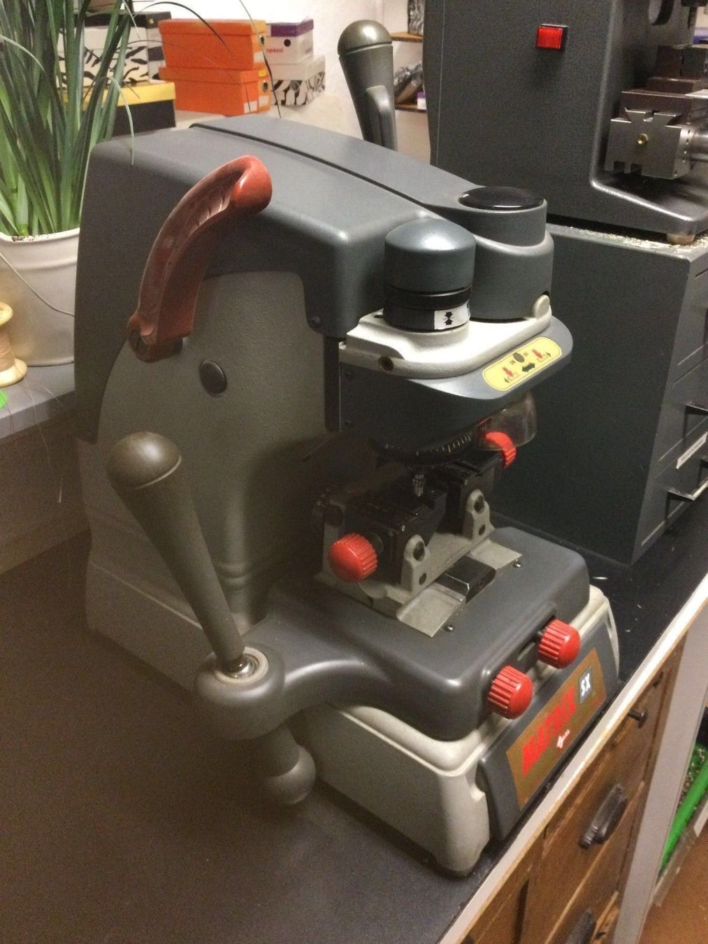 Tutte le macchine: Schlüsselkopiermaschine Matrix SX – Usato da Uhwiesen venduto da cinnaj 1