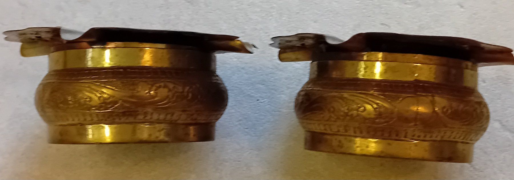 Aschenbecher: 2x Antike! Asiatische Aschenbecher Messing. – Gebraucht aus Rotkreuz von keerthdi 2