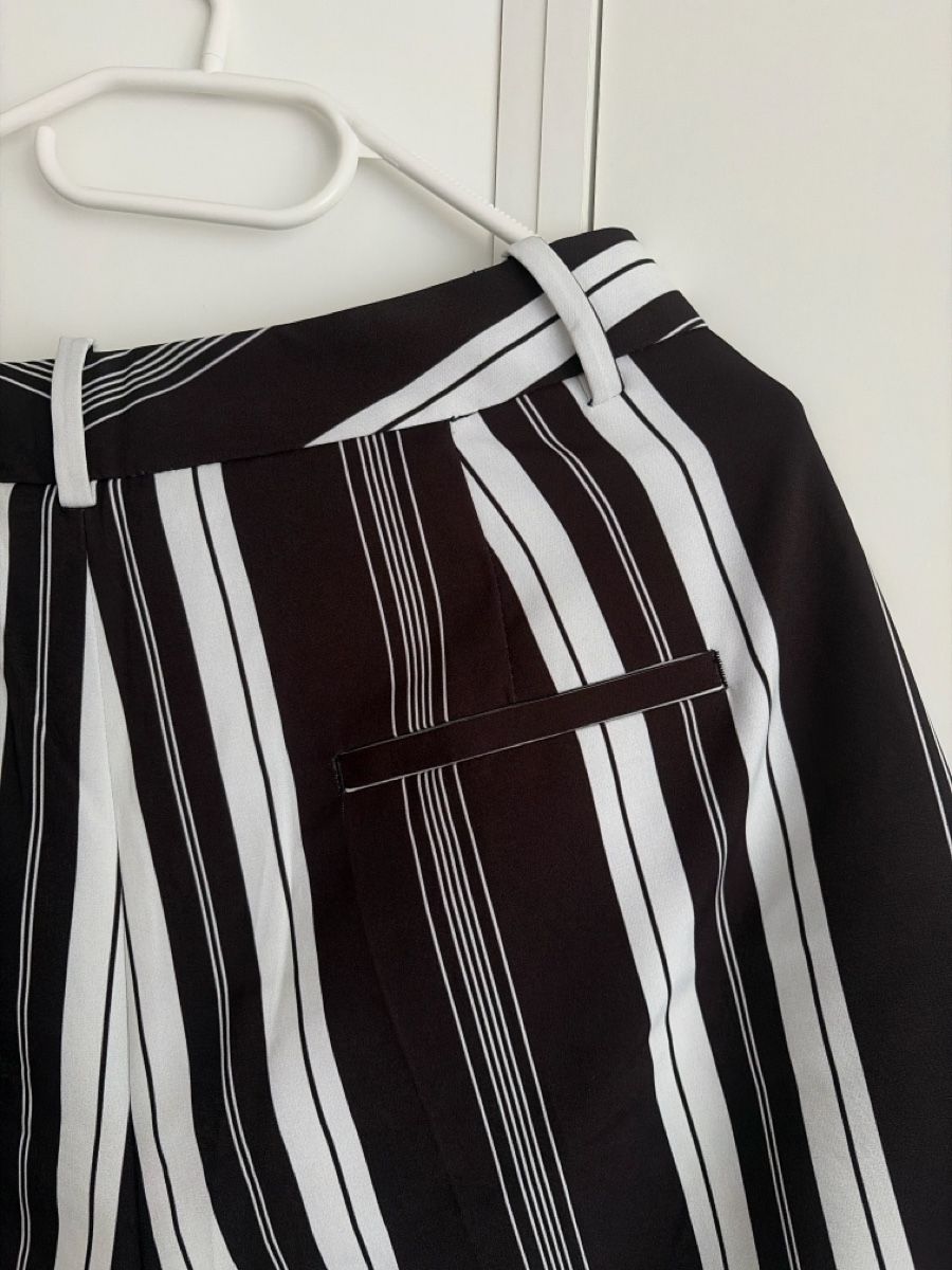 Zara Pantaloni: Shorts Zara rayures noir blanc taille M – Nuovo (secondo la descrizione) da Renens VD venduto da sar_bwz5 6