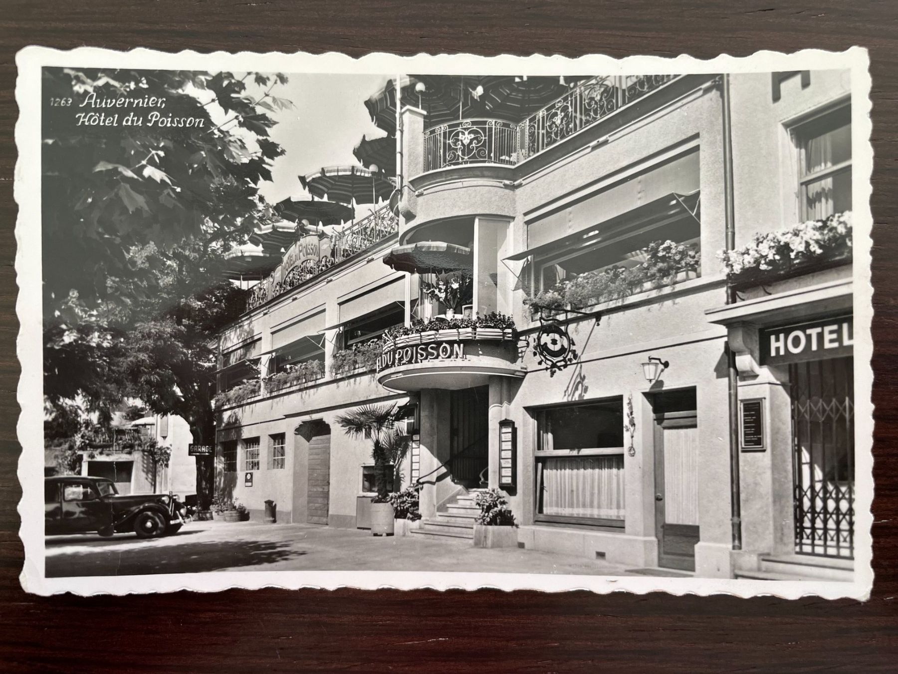 Cartoline postali: AUVERNIER (MILVIGNES) Hotel du Poisson, Oldtimer – Usato da Wald ZH venduto da TLILEF