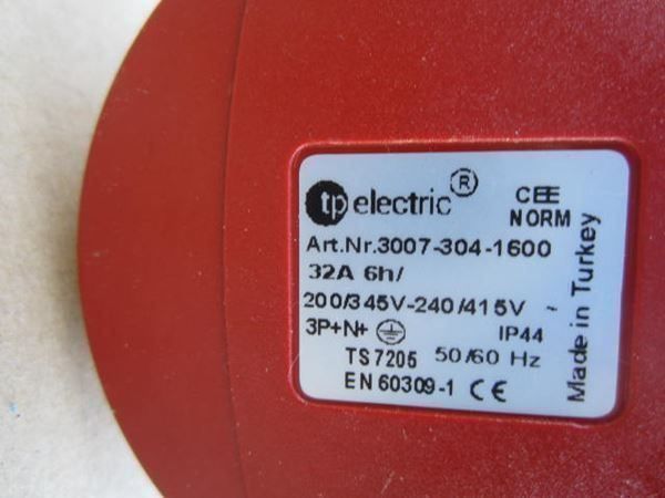 Fiches d'alim.: 32 Amp. CEE Kupplung – Neuf (Voir description) à Kerns par habri01 1