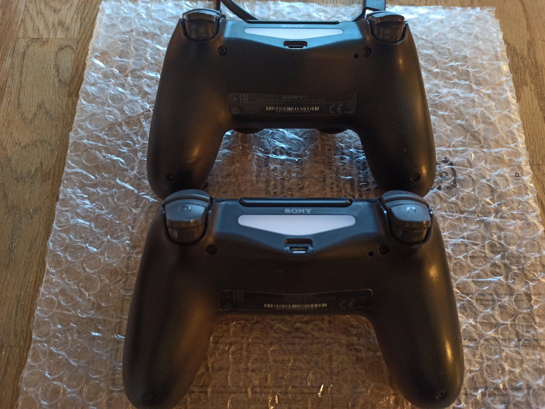 Controller: 2 x Original Controller Sony PS4 Wireless DualShock 4 V2 TOP – Usato da Oberweningen venduto da mar_87mx 7