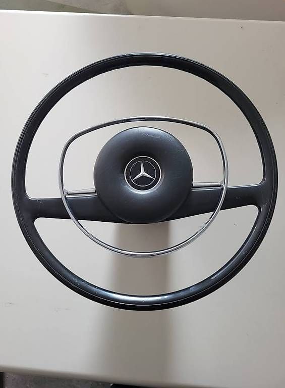 Tutti pezzi di ricambio auto: Lenkrad Mercedes Benz Oldtimer – Usato da Oberuzwil venduto da Musagmbh 1