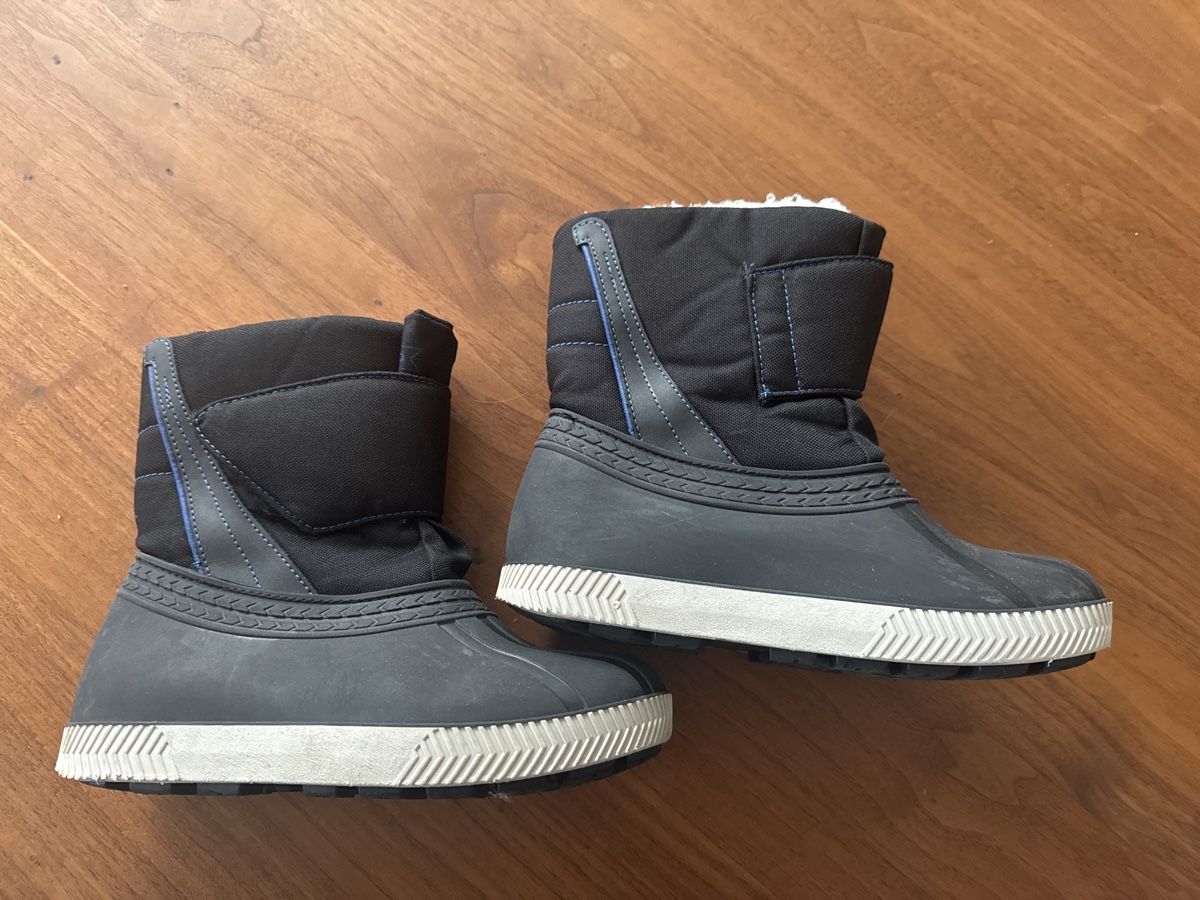 Scarpe per ragazzi: Winterschuhe 34-35 – Usato da Oberägeri venduto da Loup18 1