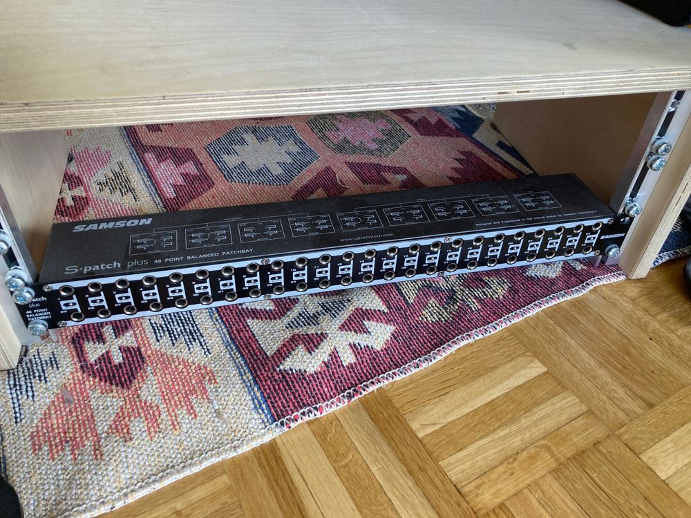 Musikinstrumente: Studio Zubehör (Rack, Patchbay, Stativ) – Gebraucht aus Solothurn von PHEG 1