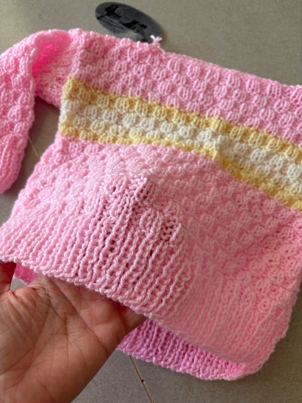 Pullover & Sweatshirts: Kinder Pullover Grösse 92/98 rosa gestreift Handarbeit neu – Neu und originalverpackt aus Basel von Tierschutz-Flohmi 2