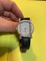 schwarze lederdamenarmbanduhr