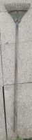 Gartenrechen, Laubrechen aus Metall und Holz