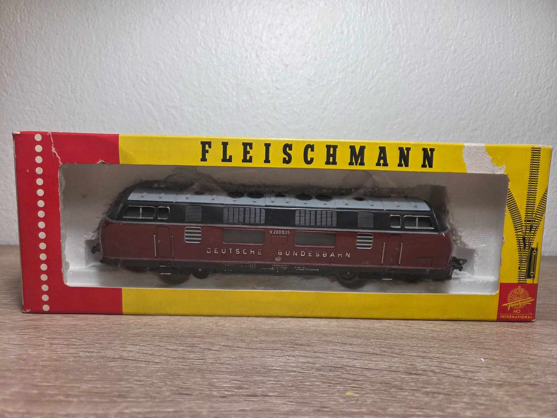 Fleischmann Modellini di ferrovie: Fleischmann 1385 Diesellok V200 DB H0 – Usato da St-Aubin-Sauges venduto da Lo_Go 5