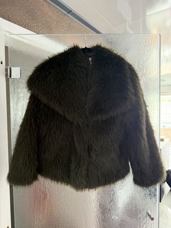 Damen Kunstpelzjacke Stradivarius Grösse S Neuwertig