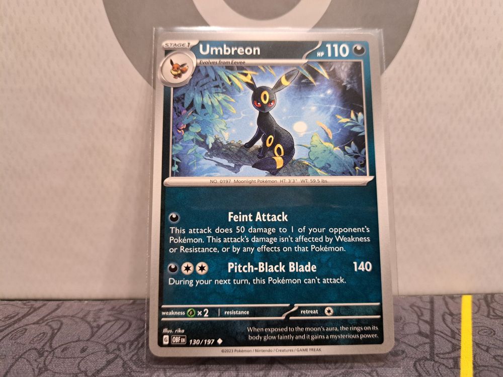 Umbreon 130/197 Pokemon Karte - Scarlet & Violet Obsidian Flames + Toploader
