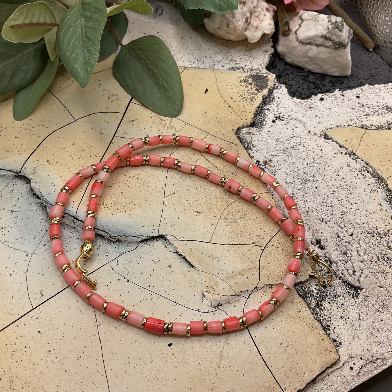 Catenine: Collier rosa Koralle und Hämatit – Usato da Luzern venduto da S.Kern01 3