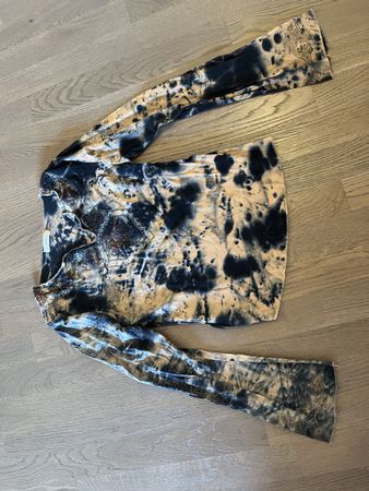Stylisches Batik-Shirt mit Glitzerapplikationen y2k vintage