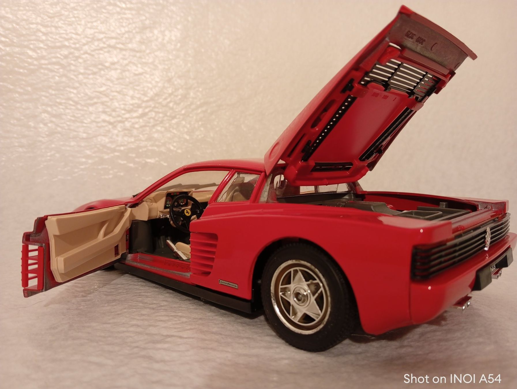 Bburago Modellini d'auto: Ferrari Testarossa  1984 – Usato da Huttwil venduto da Secondtrain 2