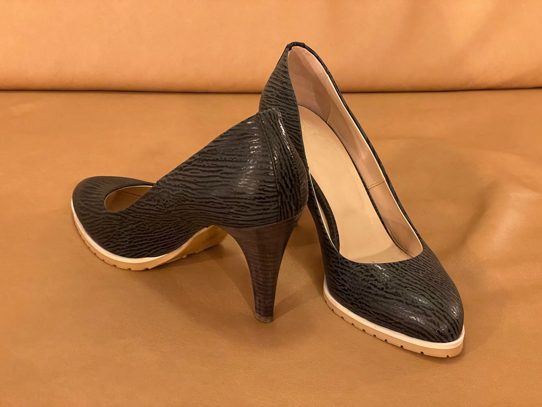 Navyboot Scarpe da donna: NAVYBOOT Leather High Heels – Nuovo (secondo la descrizione) da Corcelles NE venduto da gingerbrain