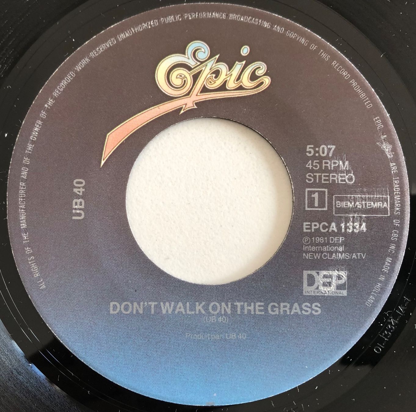 Dischi in vinile: UB40 - DON'T WALK THE GRASS – Usato da Poliez-Pittet venduto da Newtown-Records 2